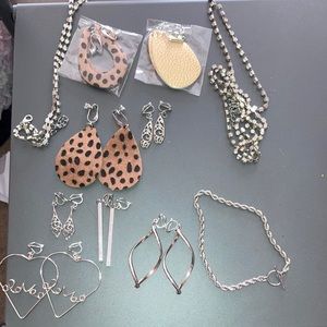 Costume jewelry CLIP ON EARRINGS AND MORE🥳😍😘👑🥂💯💎